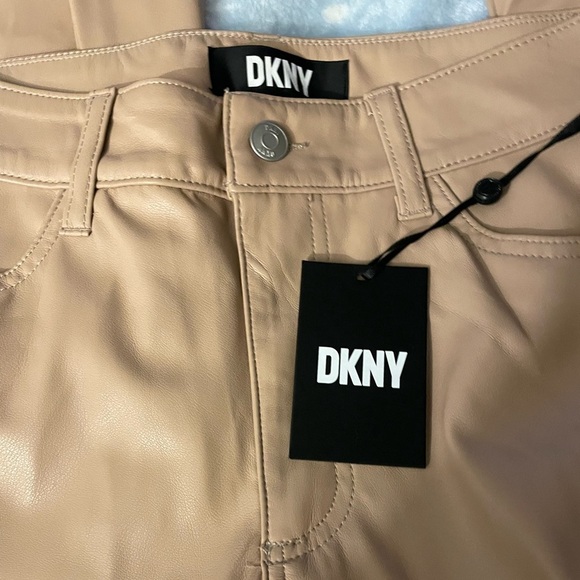 DKNY Straight soft 
Vegan leather & Tan Cream 
Classic Miss - High Rise JEANS - Picture 8 of 9